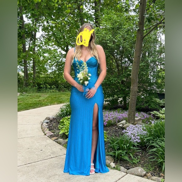 Elegant Blue Evening Gown